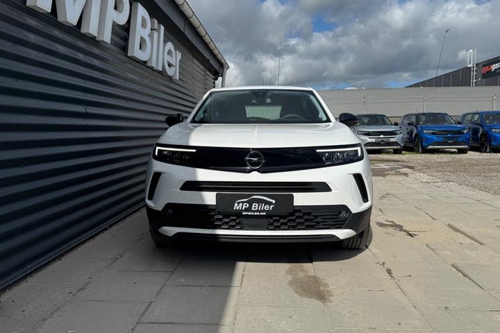 Hvid Opel Mokka-e fra 2024