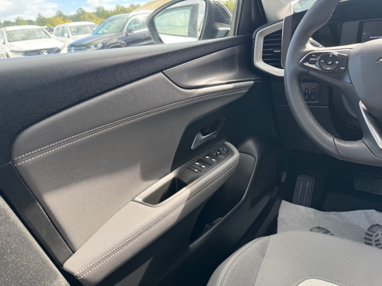 Hvid Opel Mokka-e fra 2024