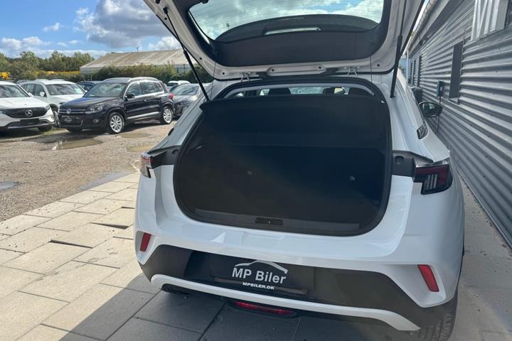 Hvid Opel Mokka-e fra 2024