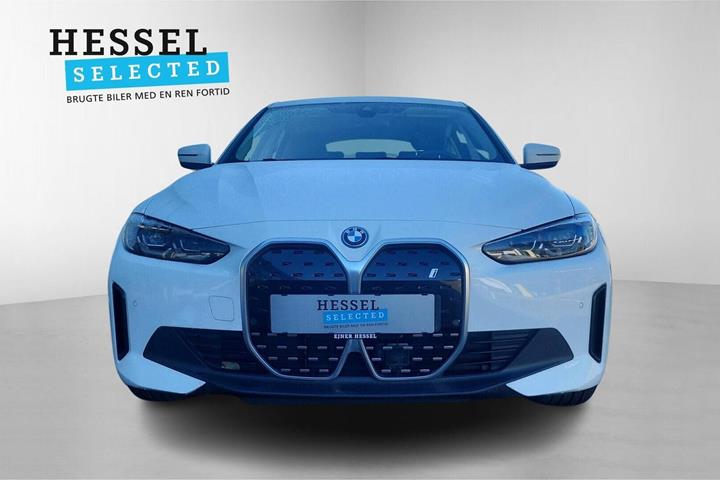 Hvid BMW i4 fra 2023