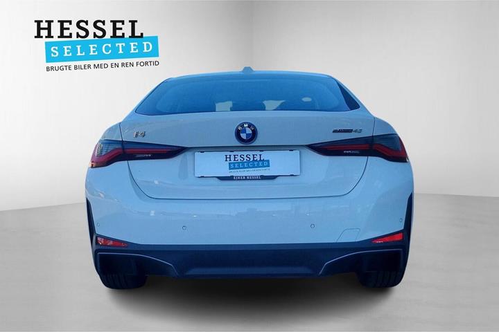 Hvid BMW i4 fra 2023