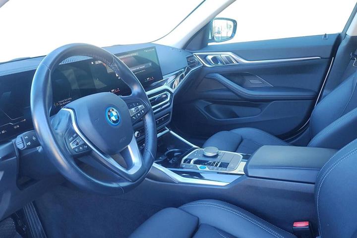 Hvid BMW i4 fra 2023