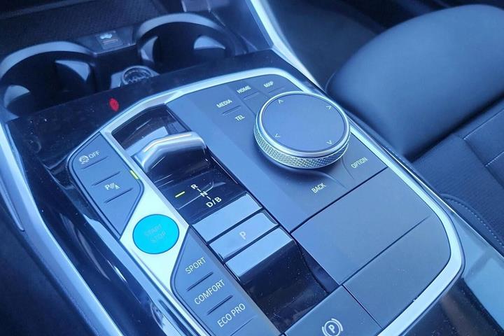 Hvid BMW i4 fra 2023