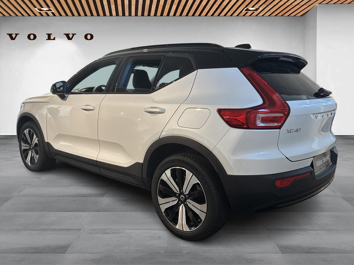 Hvid Volvo XC40 fra 2023