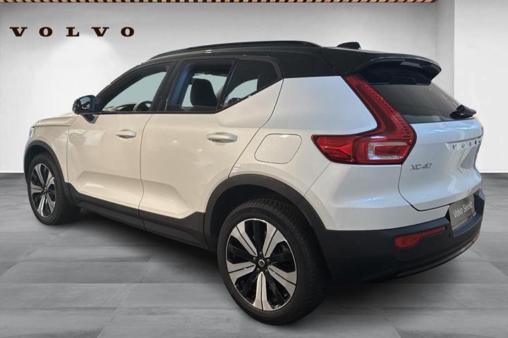 Hvid Volvo XC40 fra 2023