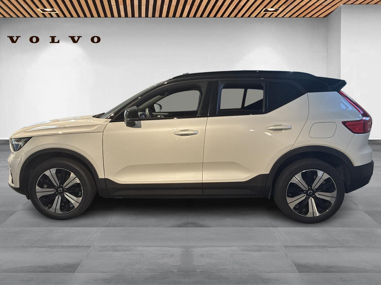 Hvid Volvo XC40 fra 2023