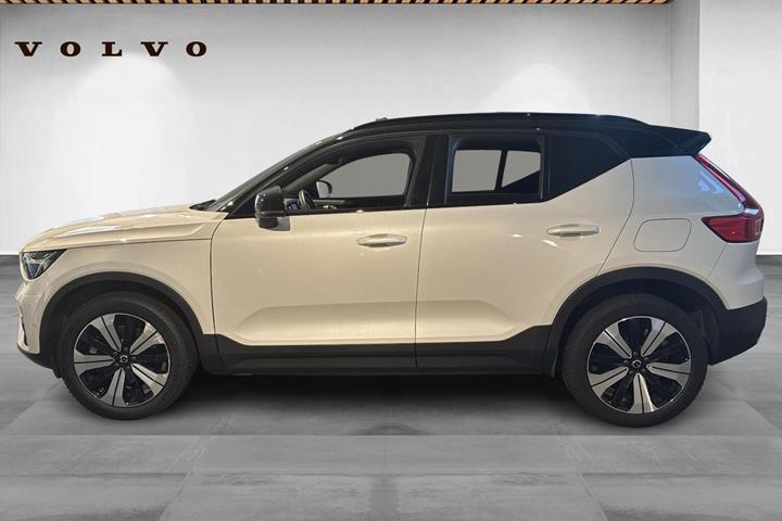 Hvid Volvo XC40 fra 2023