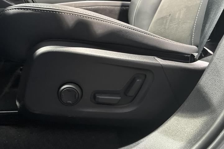 Hvid Volvo XC40 fra 2023