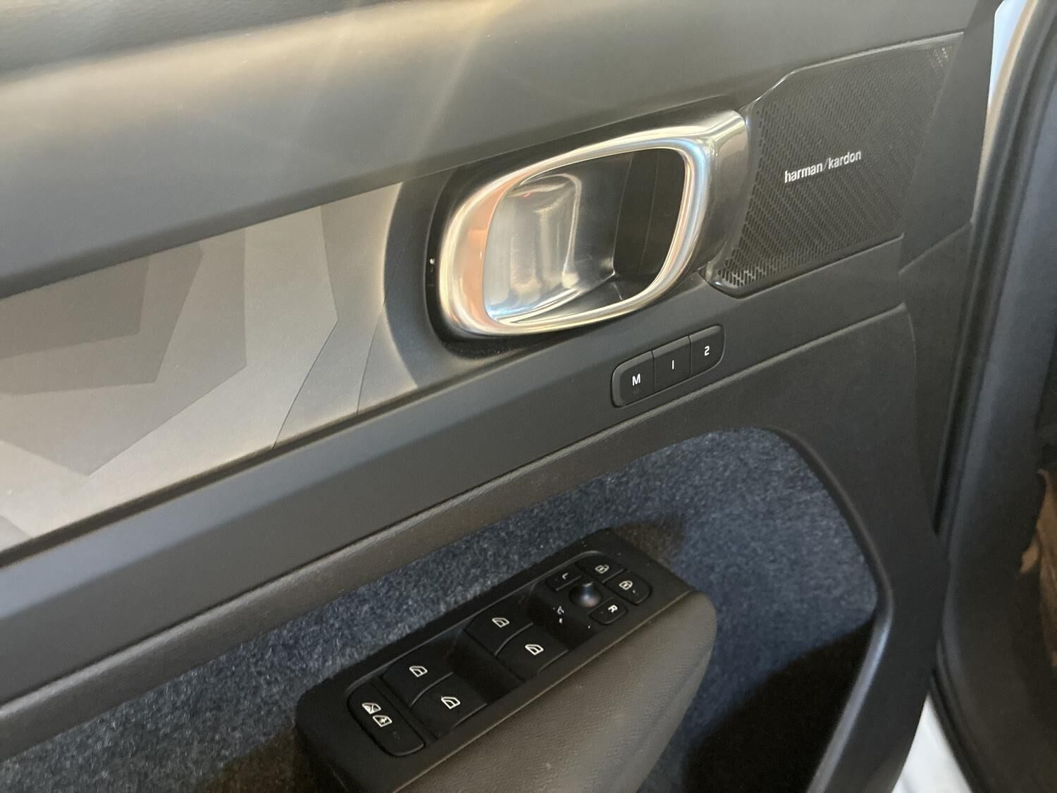 Hvid Volvo XC40 fra 2023