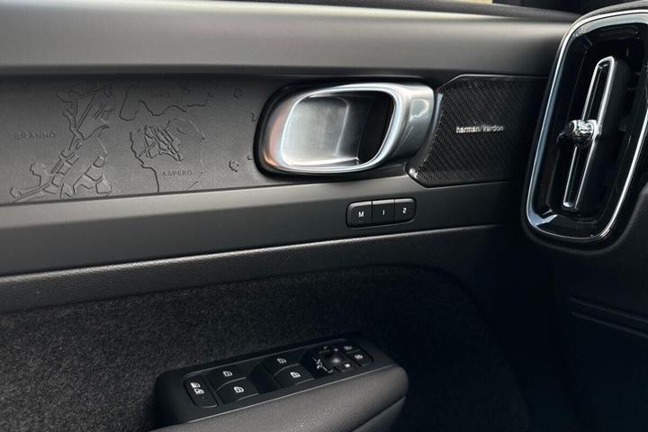 Sort Volvo C40 fra 2023