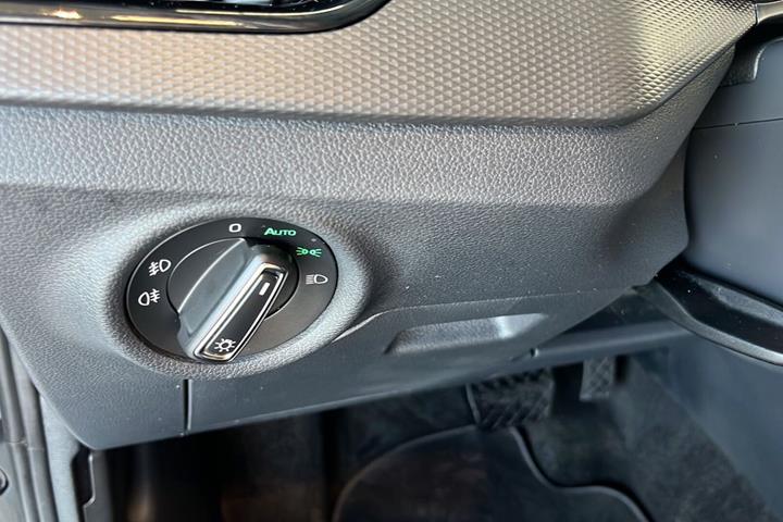 Sort Skoda Scala fra 2022