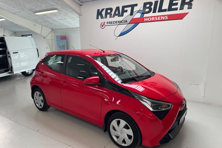 Rød Toyota Aygo fra 2018
