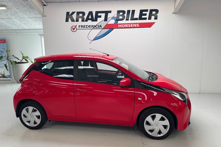 Rød Toyota Aygo fra 2018