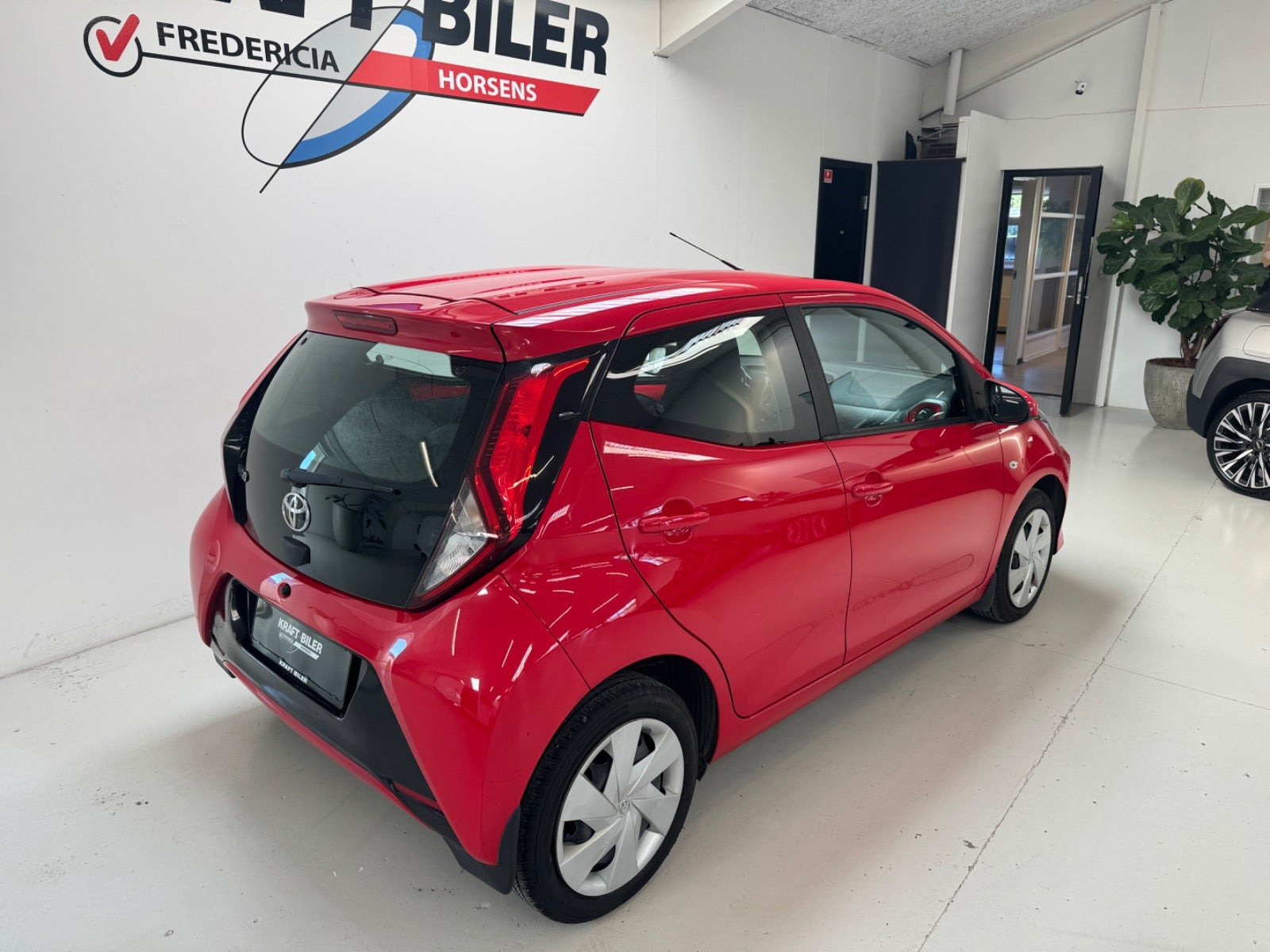 Rød Toyota Aygo fra 2018