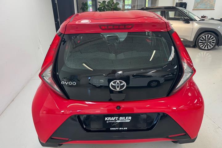 Rød Toyota Aygo fra 2018