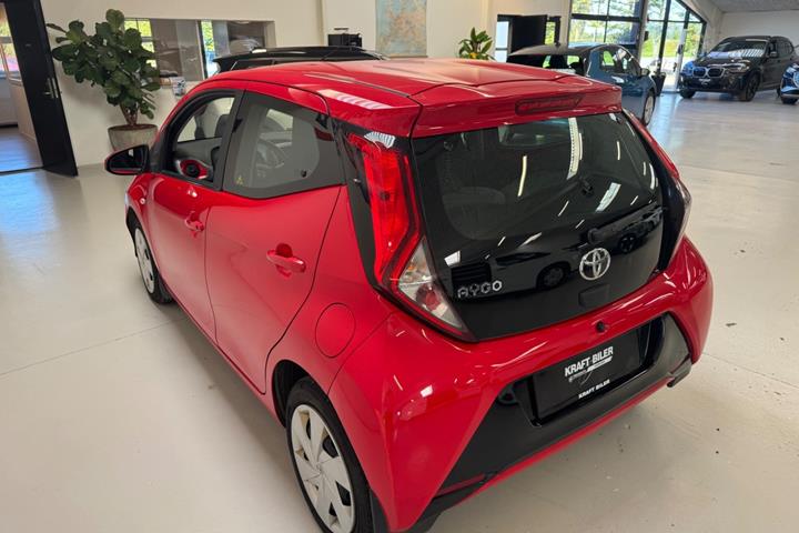 Rød Toyota Aygo fra 2018