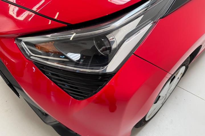 Rød Toyota Aygo fra 2018