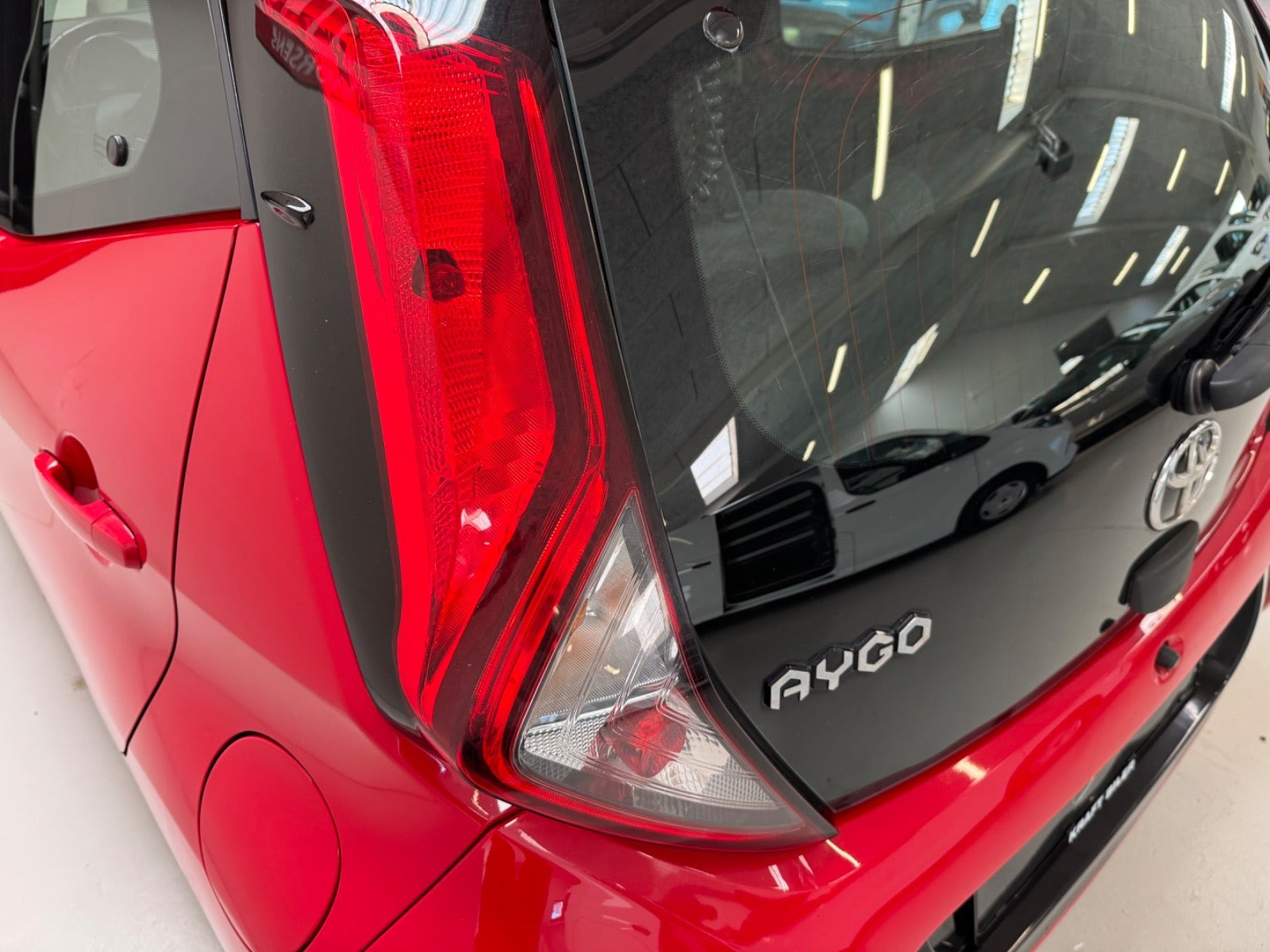 Rød Toyota Aygo fra 2018