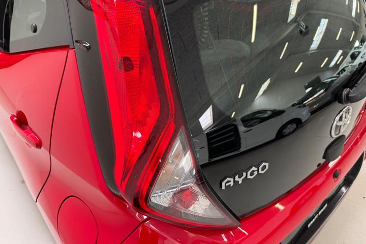 Rød Toyota Aygo fra 2018