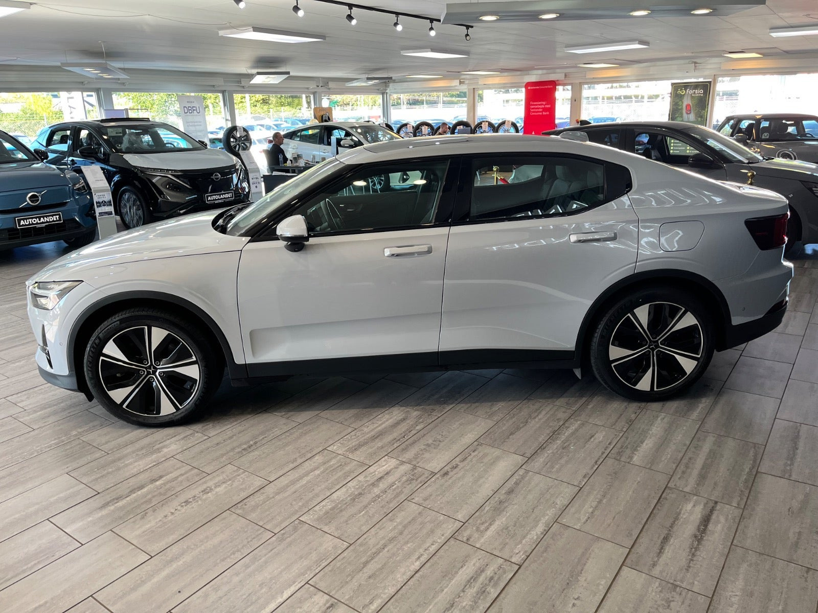 Hvid Polestar 2 fra 2023
