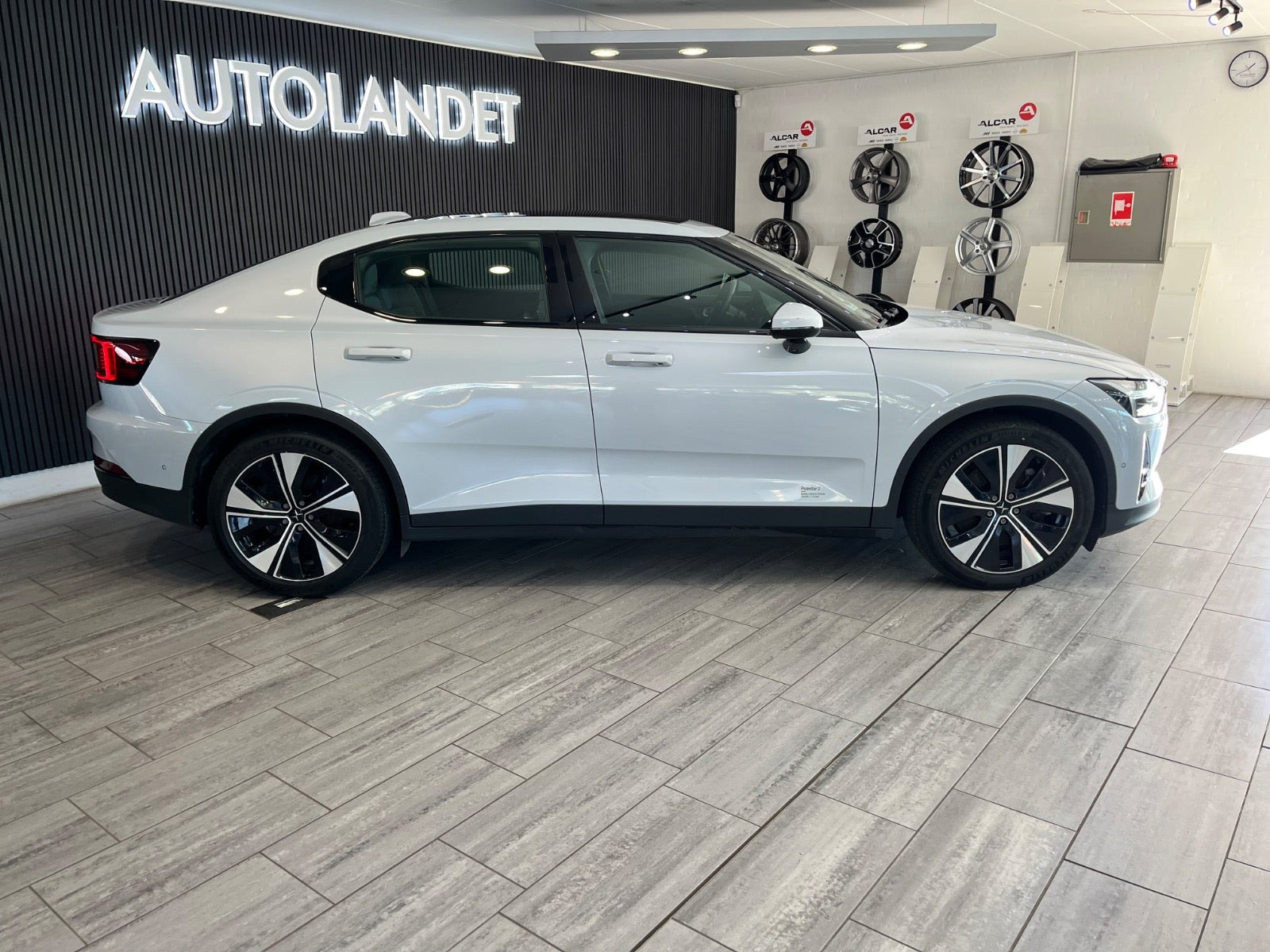 Hvid Polestar 2 fra 2023