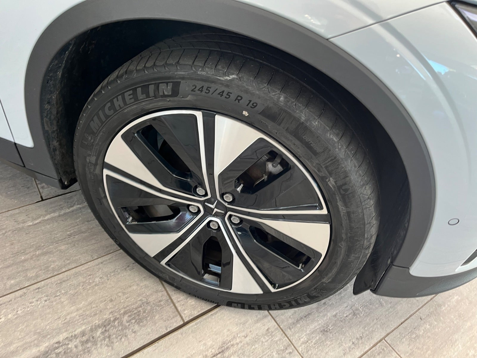 Hvid Polestar 2 fra 2023