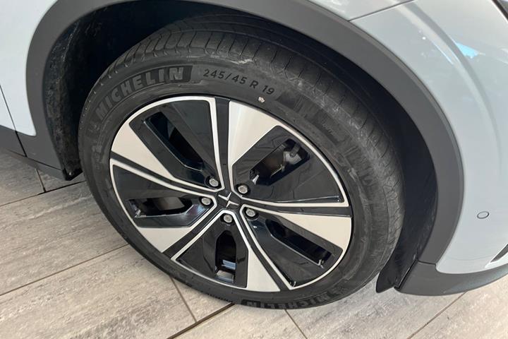 Hvid Polestar 2 fra 2023