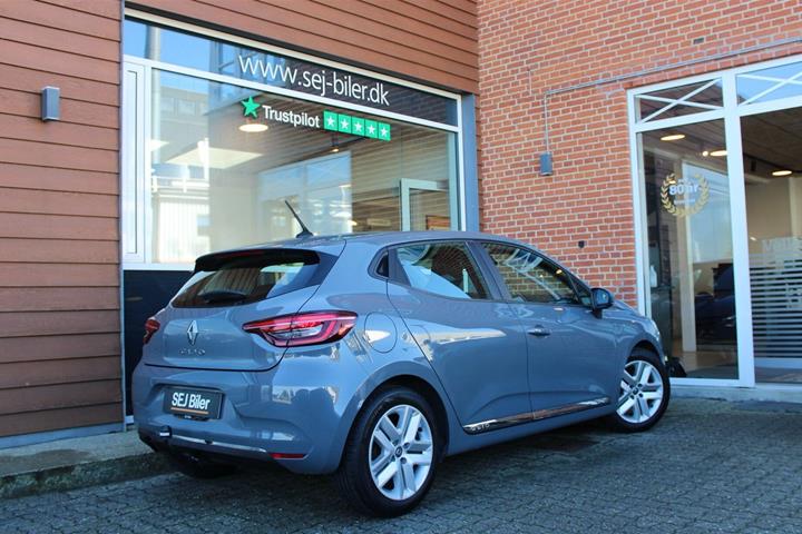 Grå Renault Clio V fra 2019