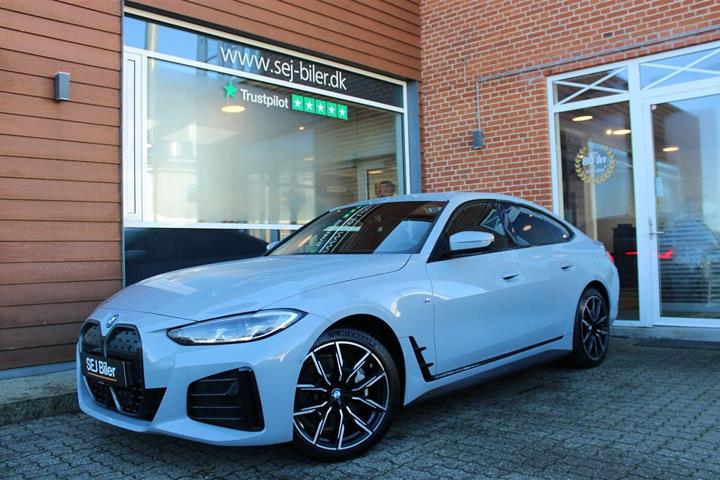 Grå BMW i4 fra 2023