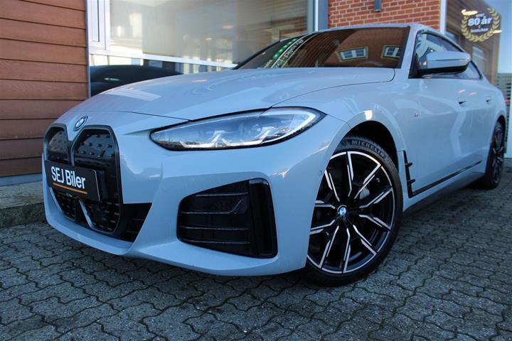 Grå BMW i4 fra 2023
