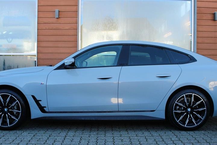 Grå BMW i4 fra 2023