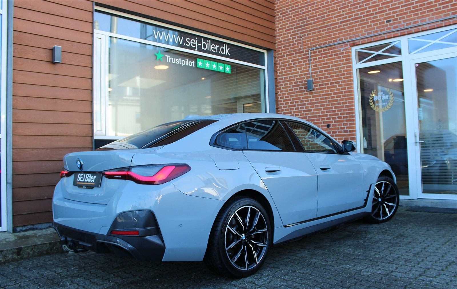 Grå BMW i4 fra 2023