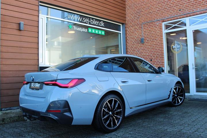 Grå BMW i4 fra 2023