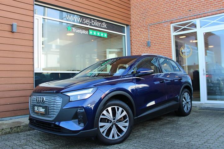 Blå Audi Q4 e-tron fra 2023