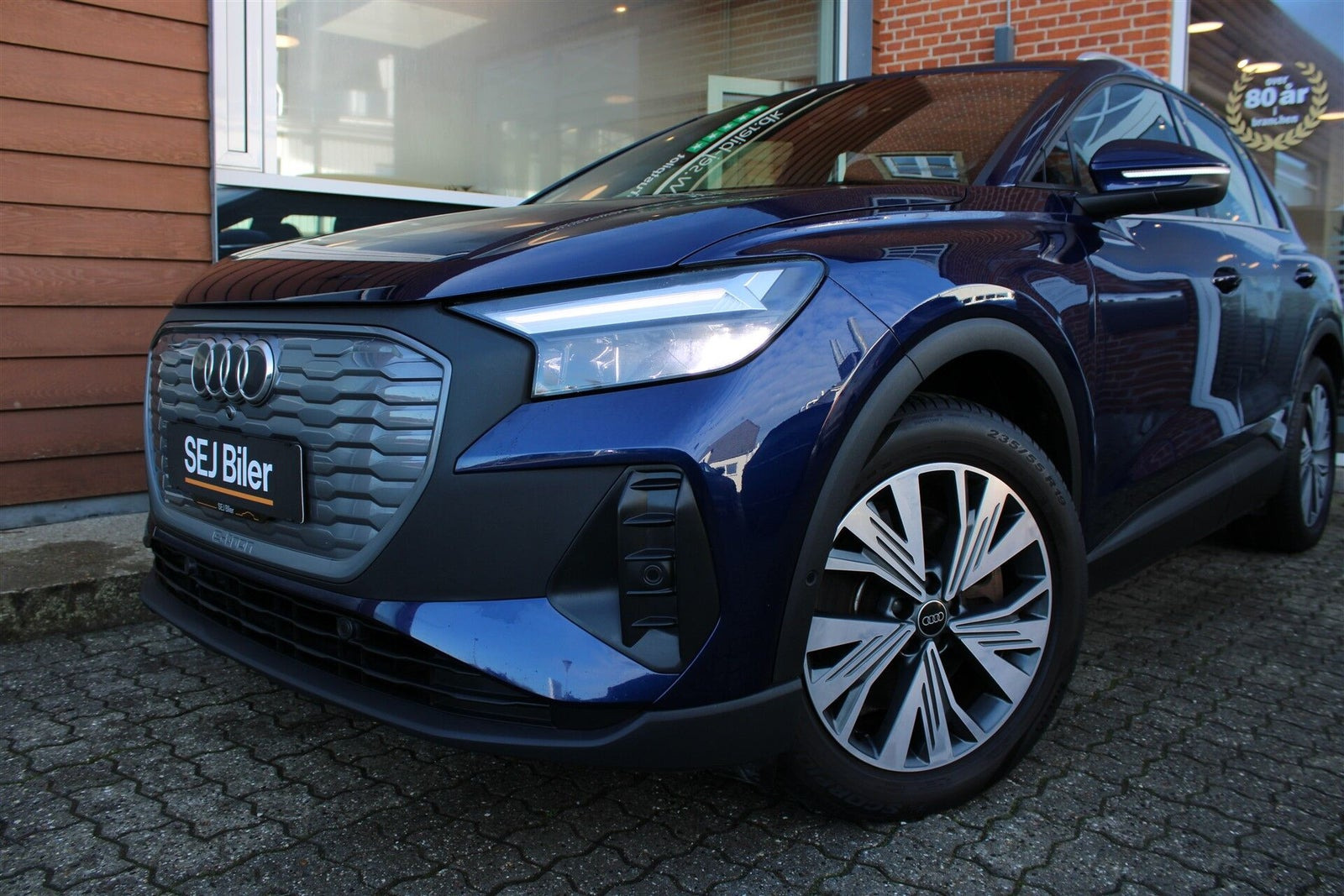 Blå Audi Q4 e-tron fra 2023