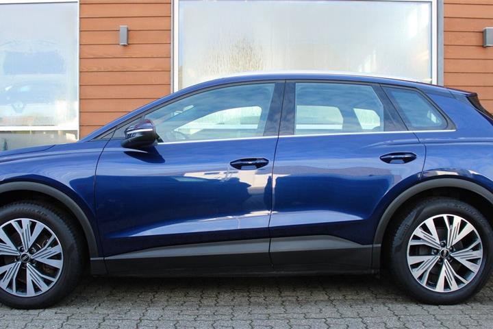 Blå Audi Q4 e-tron fra 2023