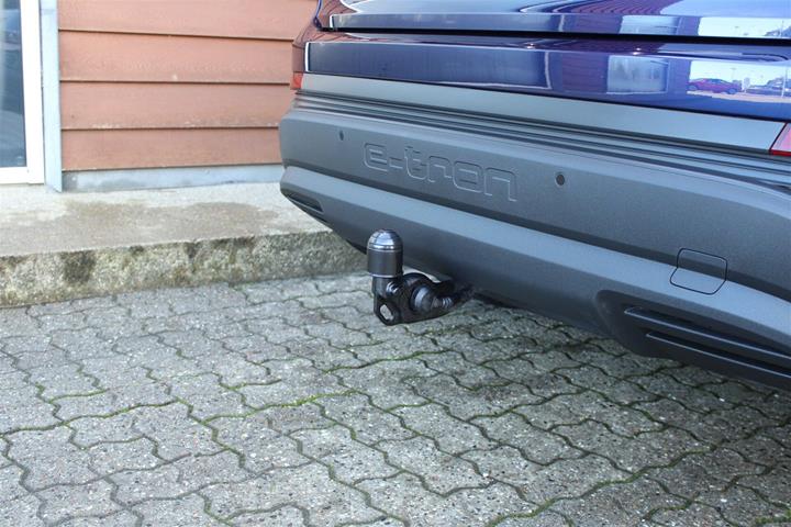 Blå Audi Q4 e-tron fra 2023