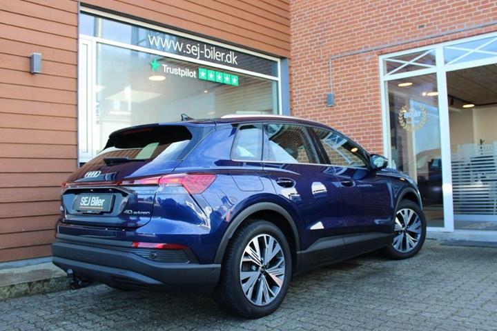 Blå Audi Q4 e-tron fra 2023