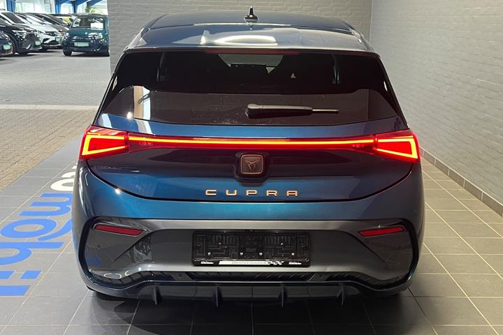 Blå Cupra Born fra 2023