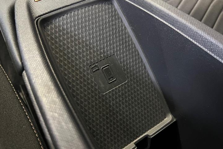 Blå Cupra Born fra 2023