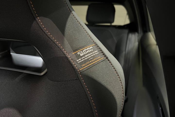 Blå Cupra Born fra 2023