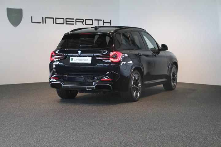 Sort BMW iX3 fra 2024