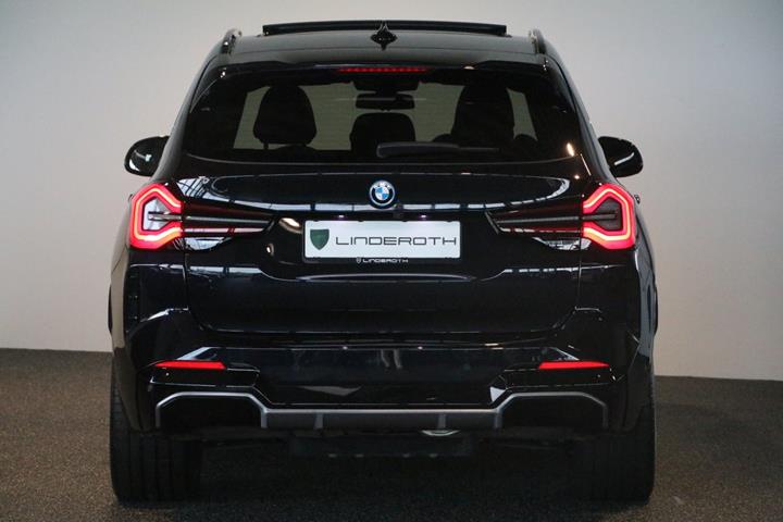 Sort BMW iX3 fra 2024