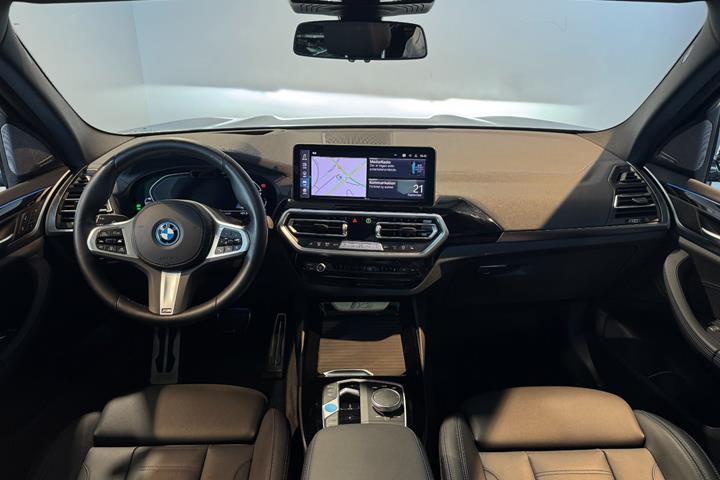 Sort BMW iX3 fra 2024