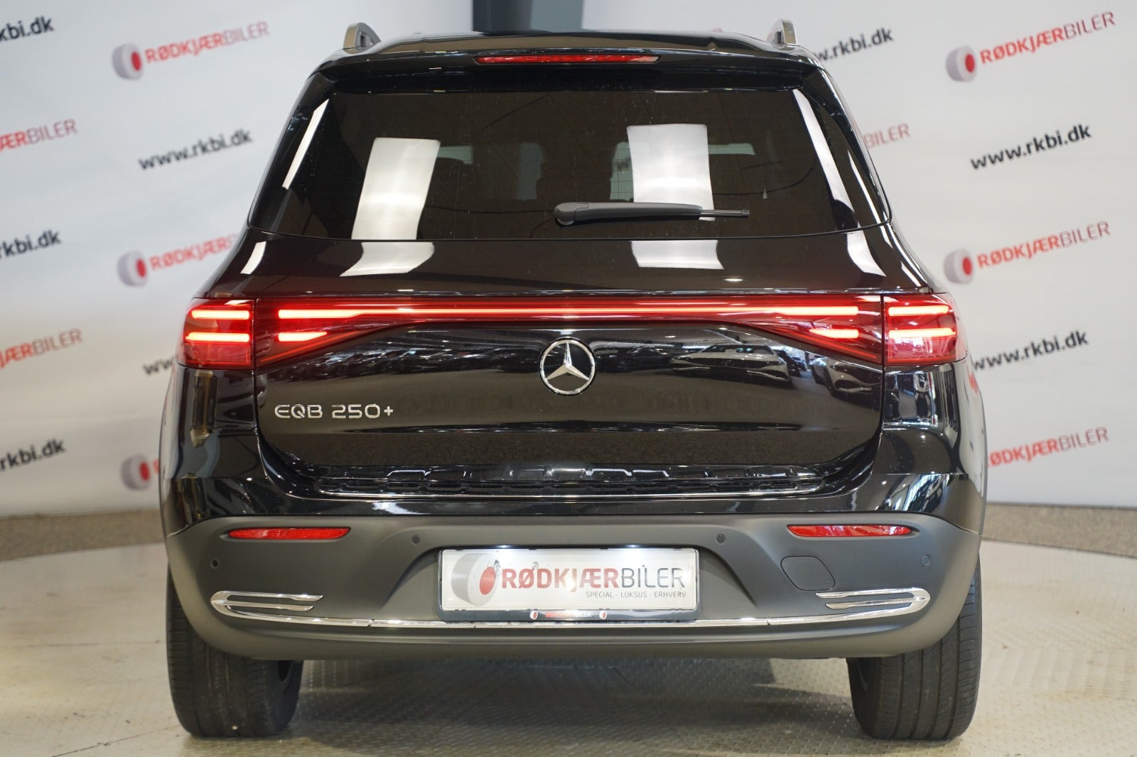 Sort Mercedes EQB250+ fra 2025