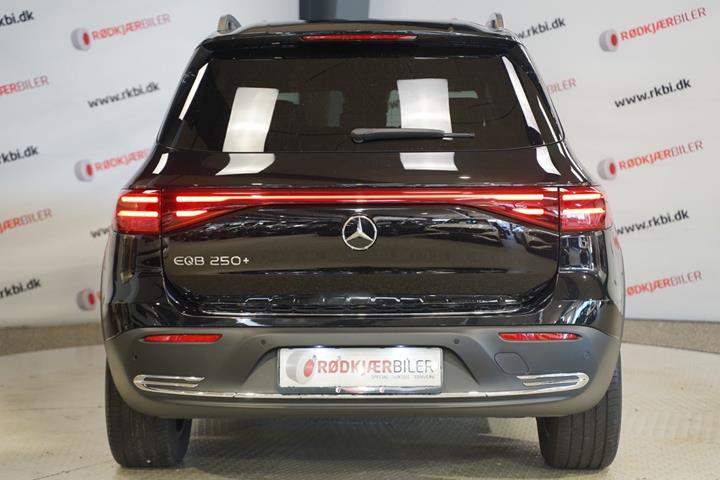 Sort Mercedes EQB250+ fra 2025