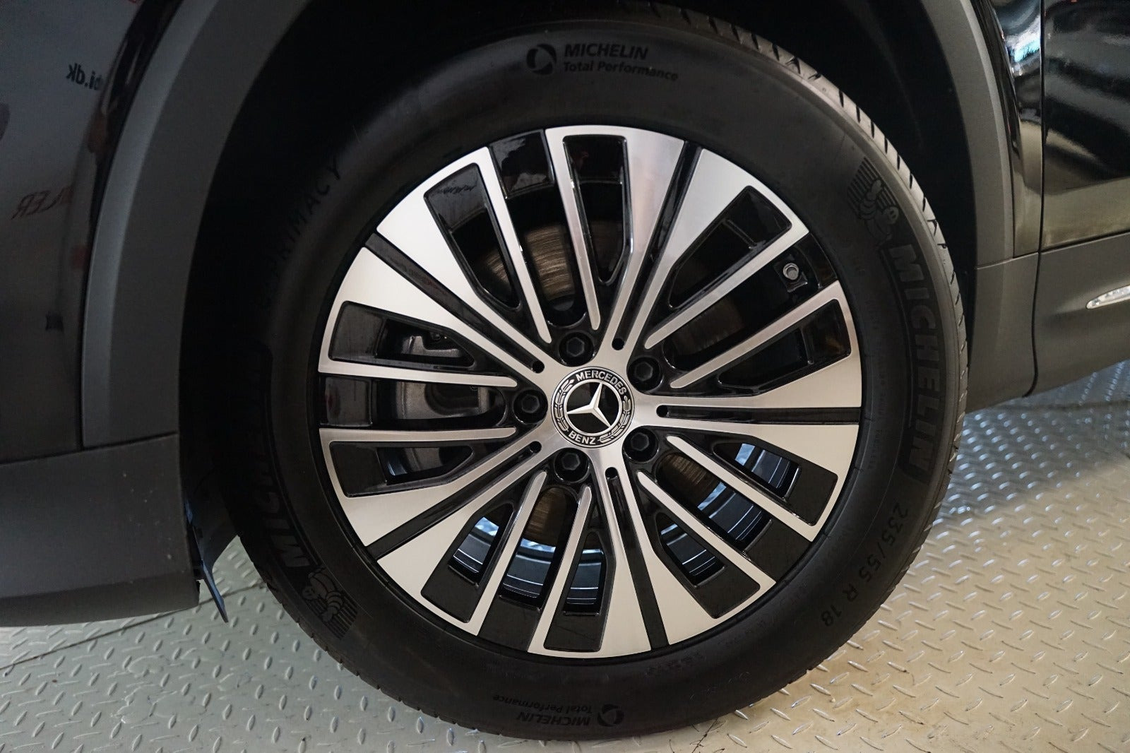 Sort Mercedes EQB250+ fra 2025