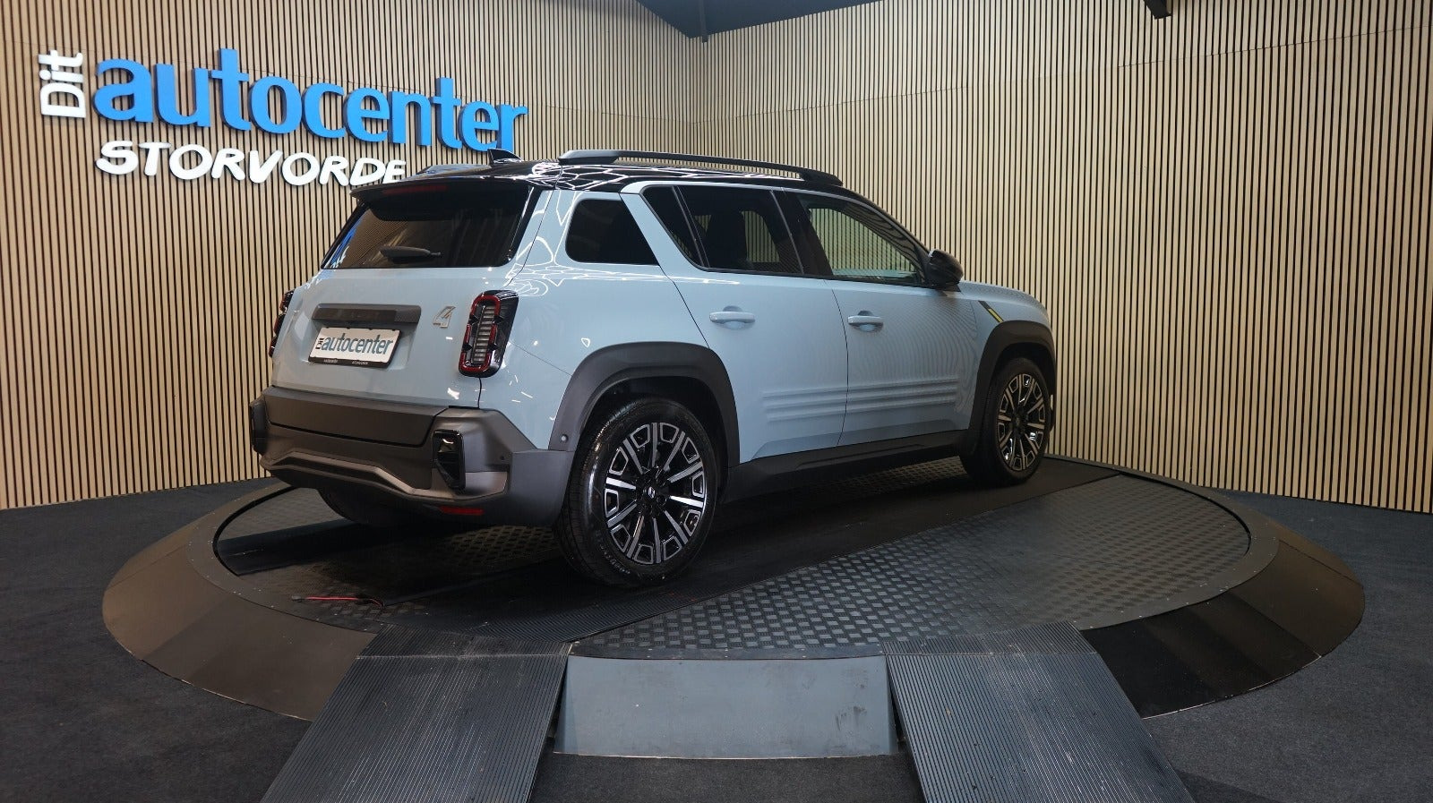 Blå Renault 4 E-Tech fra 2025