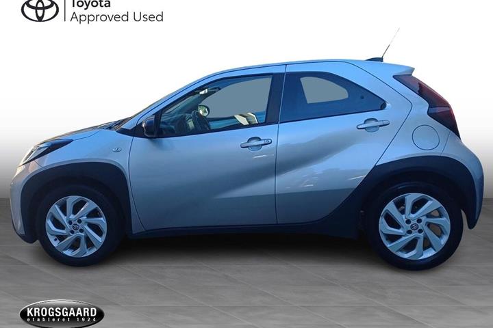 Sølv Toyota Aygo X fra 2022