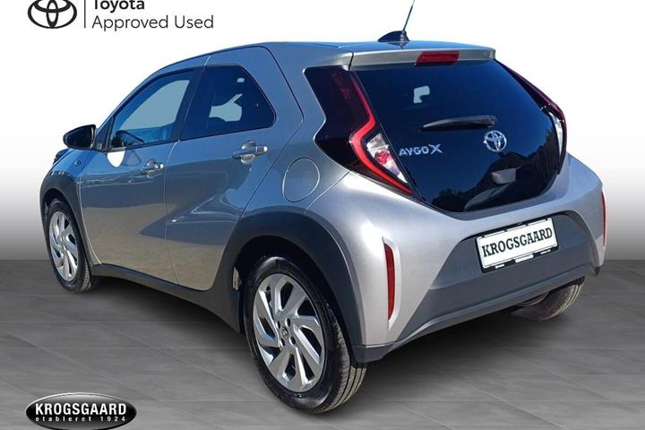 Sølv Toyota Aygo X fra 2022